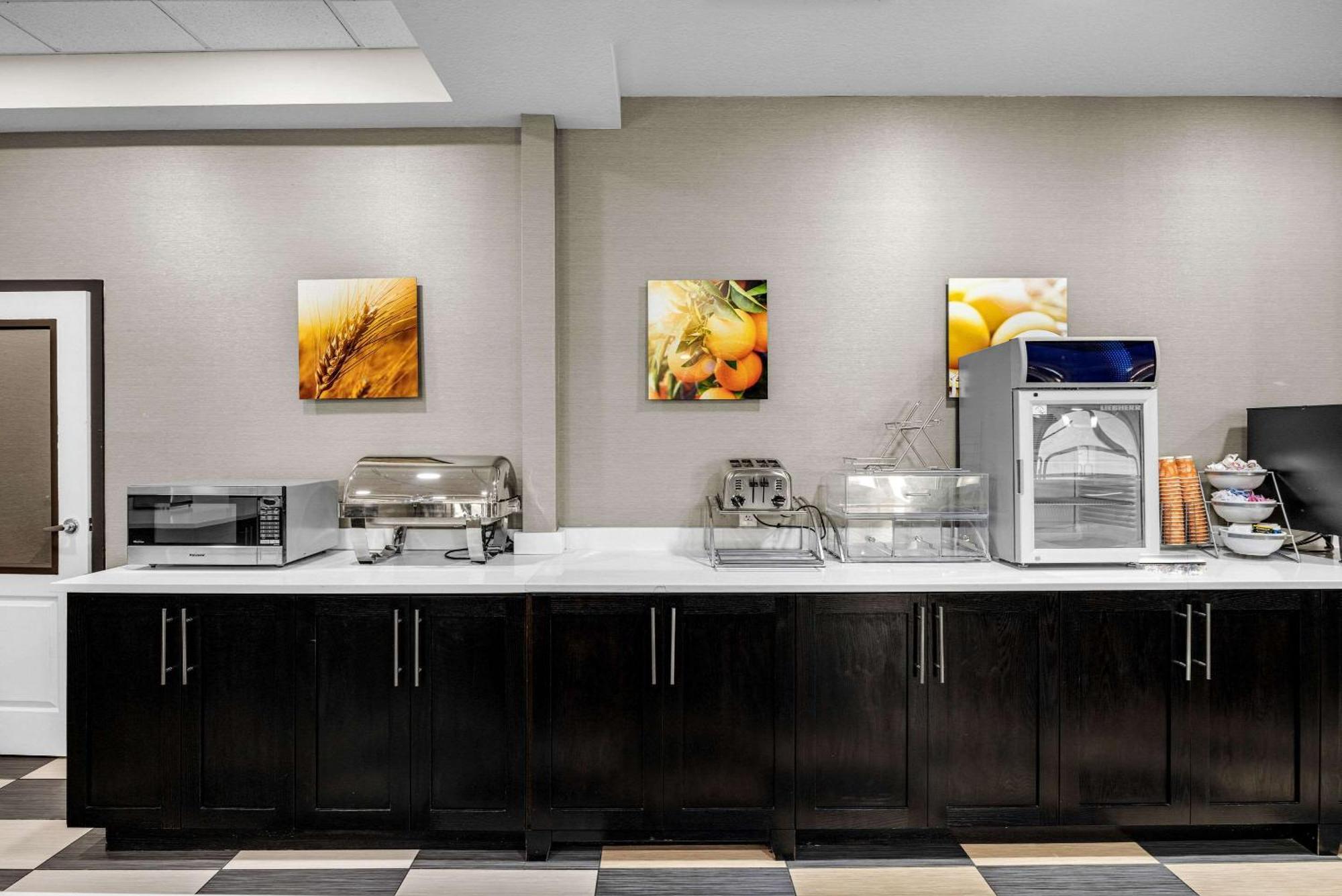 Comfort Inn & Suites Logan Near University Zewnętrze zdjęcie
